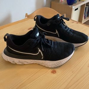 Nike react flyknit size 8.5